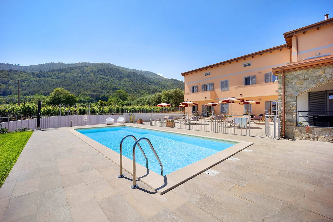 Apartamento entero, Apartamento vacacional "Antichi Ricordi - Il Sole" con balcón, piscina compartida y Wi-Fi in Andora, Riviera di Ponente