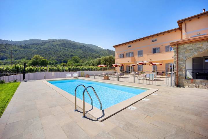 Hel lejlighed, Holiday Apartment "Antichi Ricordi - Il Sole" with Balcony, Shared Pool & Wi-Fi in Andora, Riviera di Ponente