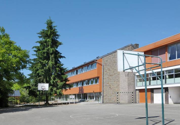 Appartement de vacances pour 50 personnes, avec Terrasse ainsi que Jardin et Vue dans Bomal