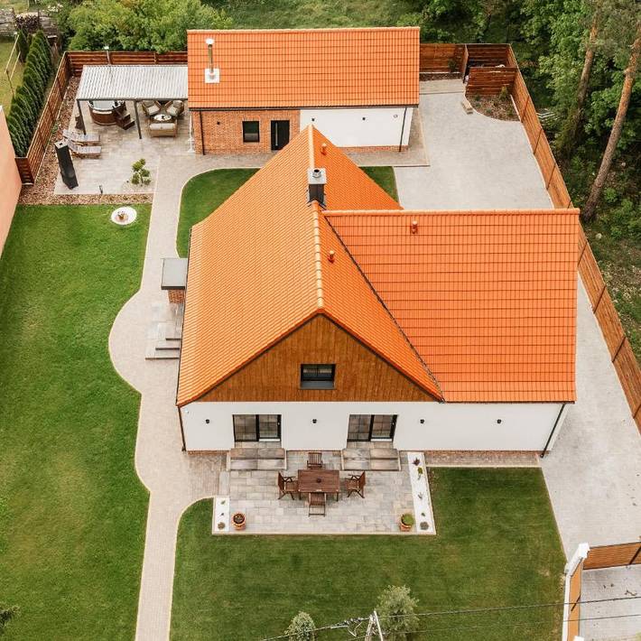 Dom dla 10 osób, z Jacuzzi i Taras oraz Ogród i Sauna w Elk