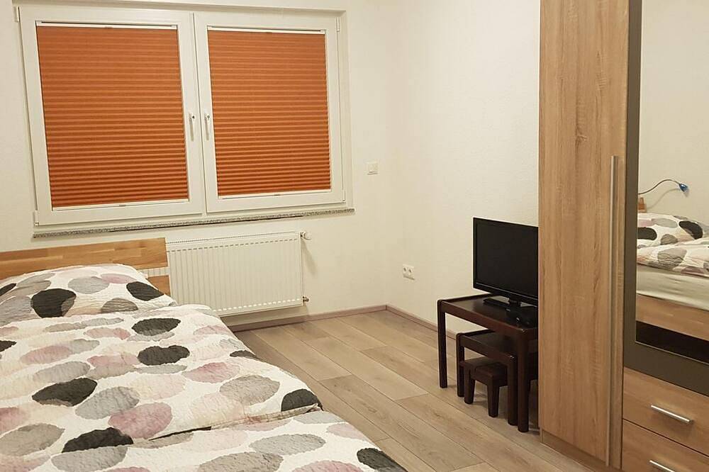 Ganze Wohnung, Wochenpreis 5-Bett-Ferienwohnung, 2 Schlafräume - Ferienwohnung Eule in Mechernich, Naturpark Hohes Venn-Eifel