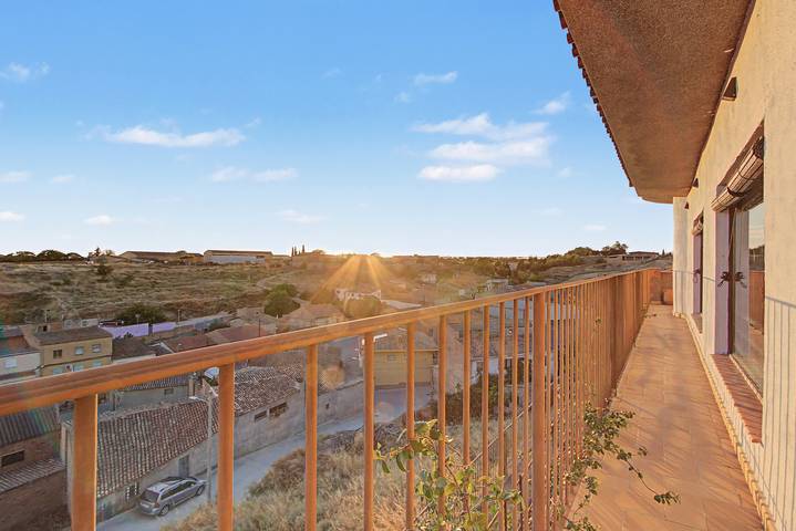 Holiday Home 'Castell De Menàrguens' with Private Terrace, Private Garden and Wi-Fi in Menàrguens, Noguera
