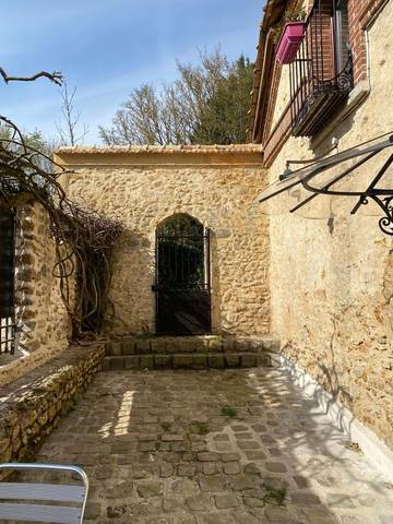 Gîte pour 4 personnes, avec jacuzzi et jardin à Bonnelles