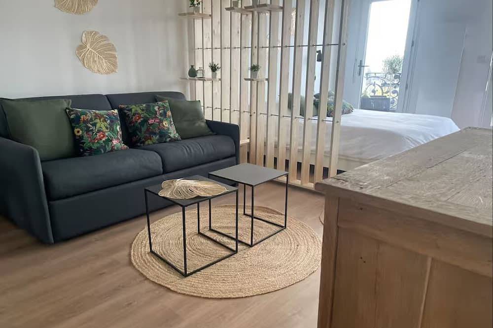 Entire apartment, Alp Chartres - Studio Terrace and parking, 4 persons in Chartres, Chartres region