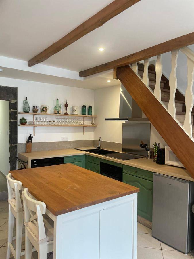 Location de vacances pour 8 personnes, avec vue et jardin à Saint-Cirgues-de-Jordanne - 3