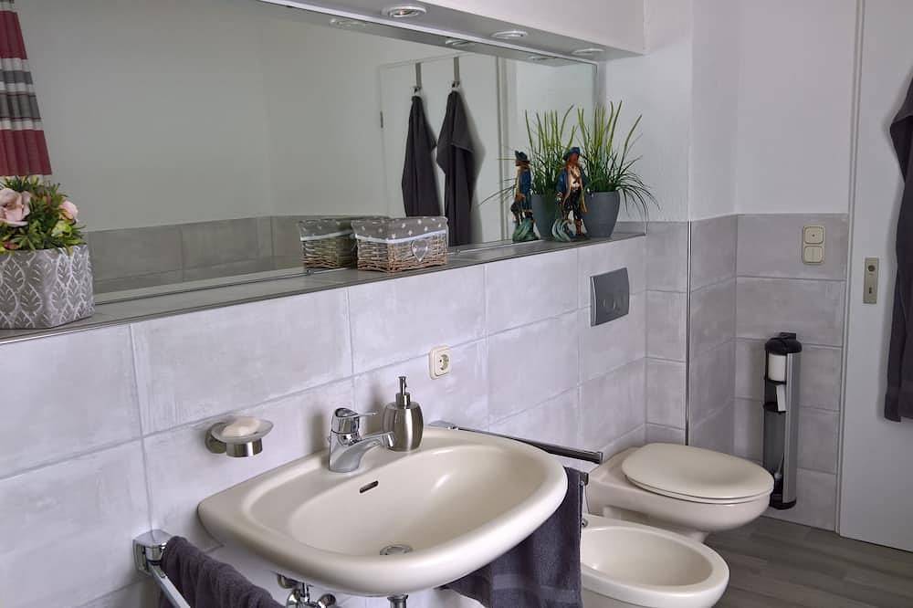 Apartamento entero, Apartamento moderno de 2 habitaciones, 1er. Piso separado en una casa familiar, ubicación cerca de la ciudad in Luneburgo, Nordheide