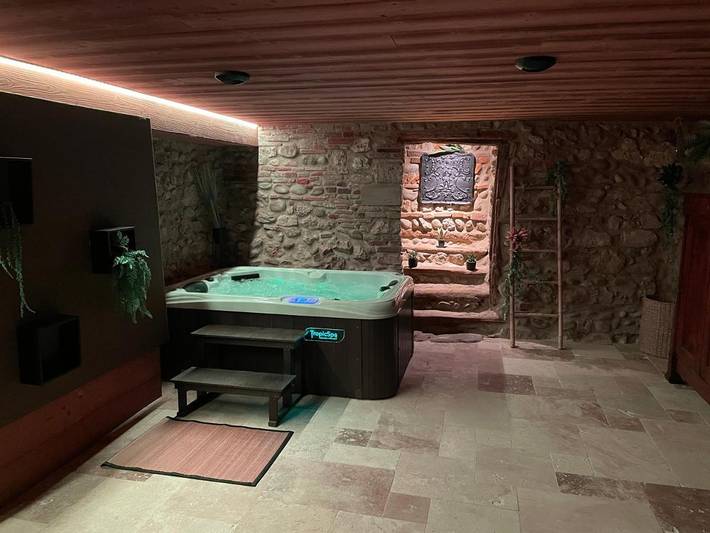 Location de vacances pour 3 personnes, avec Jacuzzi à Pérouges