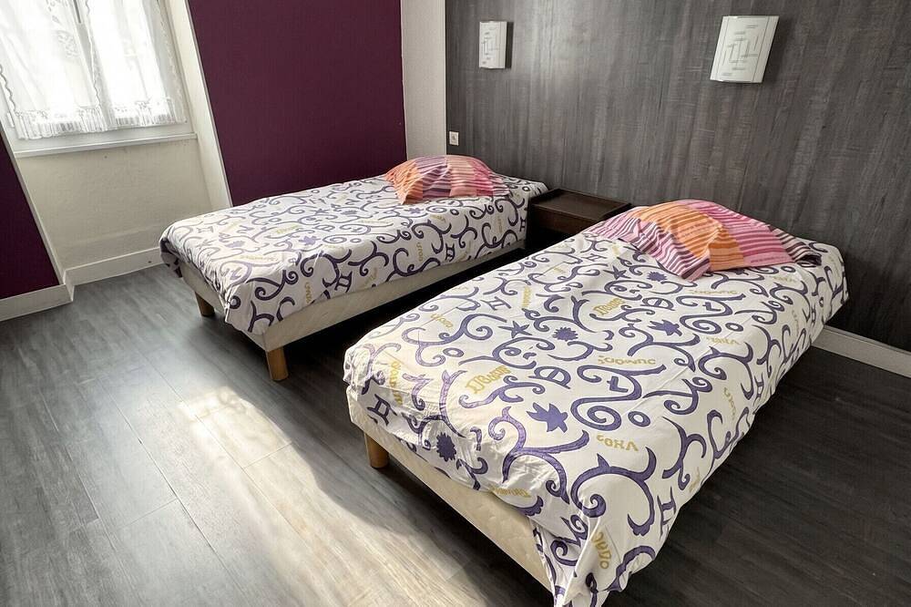 Entire apartment, Homerez - Flat in Néris-les-Bains. in Néris-les-Bains, Montluçon region