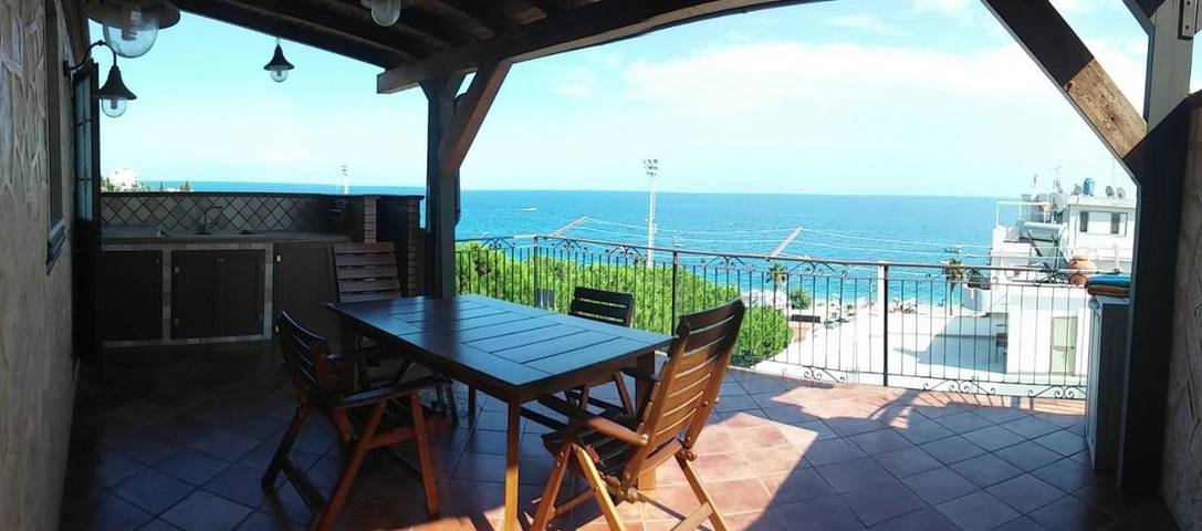 B&b per 3 persone, con Terrazza e Panorama a Letojanni