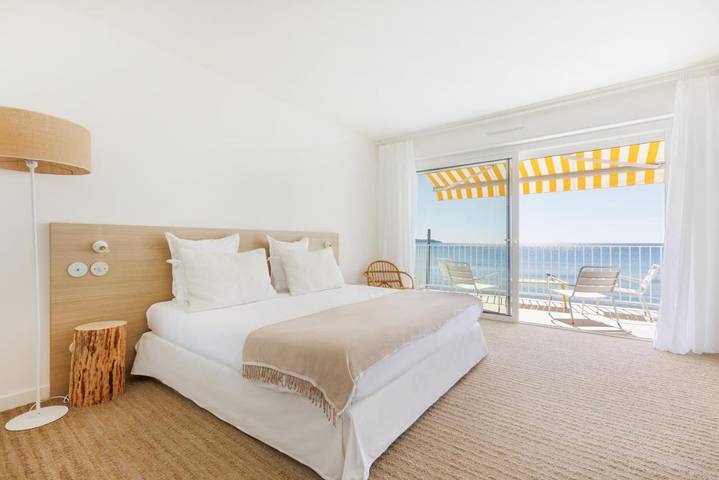 Hôtel pour 2 personnes, avec piscine ainsi que balcon et vue