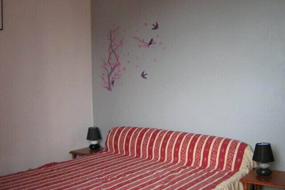 Appartement entier, Gîte confortable au cœur du luberon calme, en campagne  idéal en famille . in Bonnieux, Parc naturel régional du Luberon