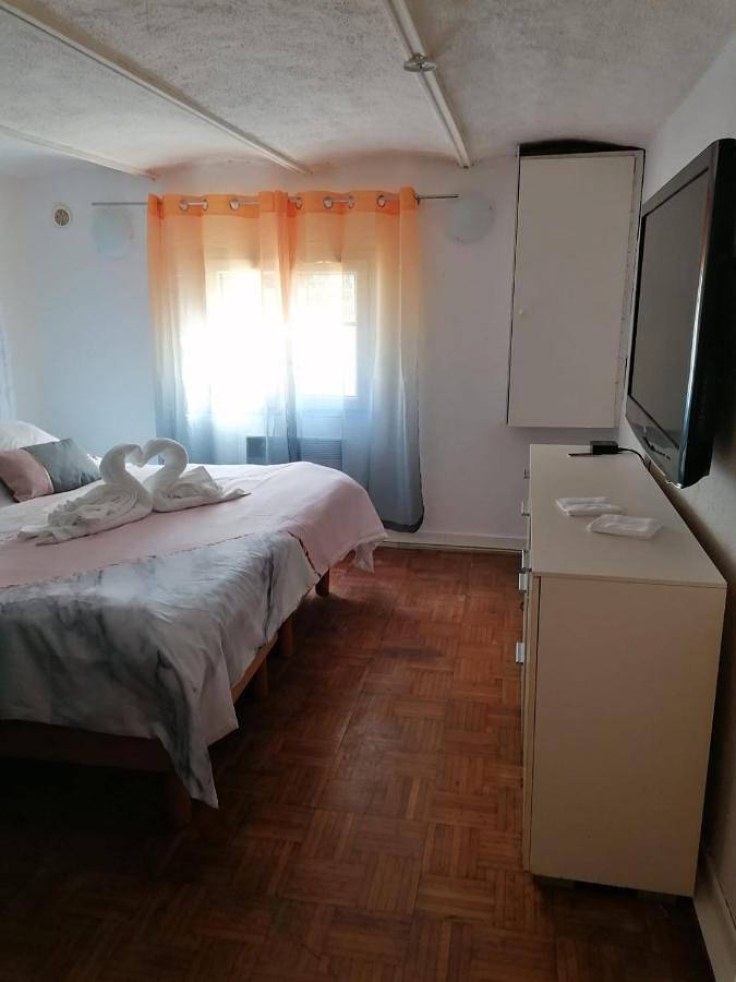 Chambre d’hôte pour 6 personnes, avec piscine ainsi que jacuzzi et jardin à Grasse - 2