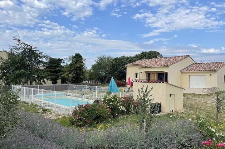 Location de vacances pour 6 personnes, avec jardin et balcon à Orgnac-l'Aven