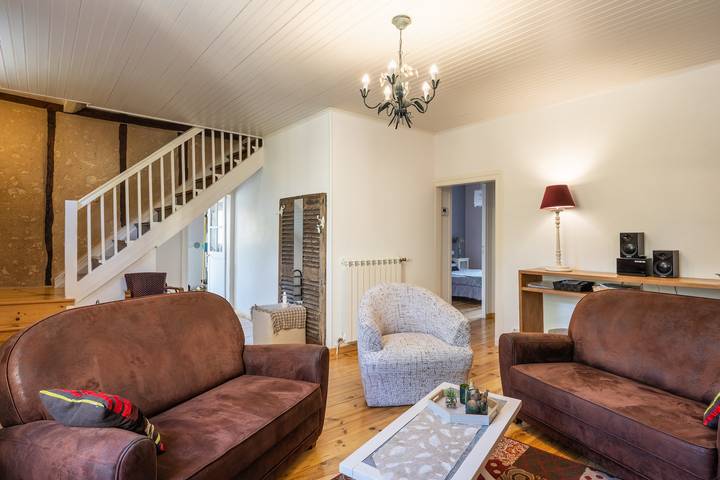 Lou Flaujer Cottage: Mountain View, Private Terrace & Wi-Fi in Pont-les-Bains in Salles-la-Source, Aveyron