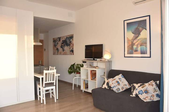 Appartamento intero, Appartamento relax sul mare a 10' dall'Aeroporto di Fiumicino. Possibile navetta in Fiumicino, Provincia di Roma
