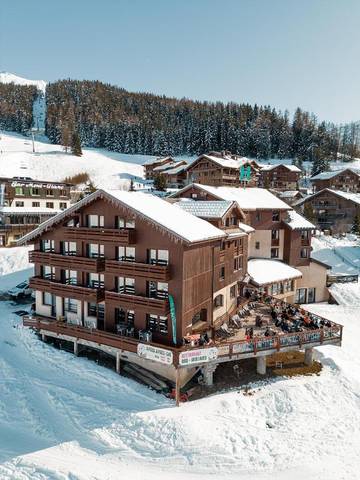 Hôtel pour 2 personnes, avec piscine ainsi que vue et terrasse, animaux acceptés à Landry