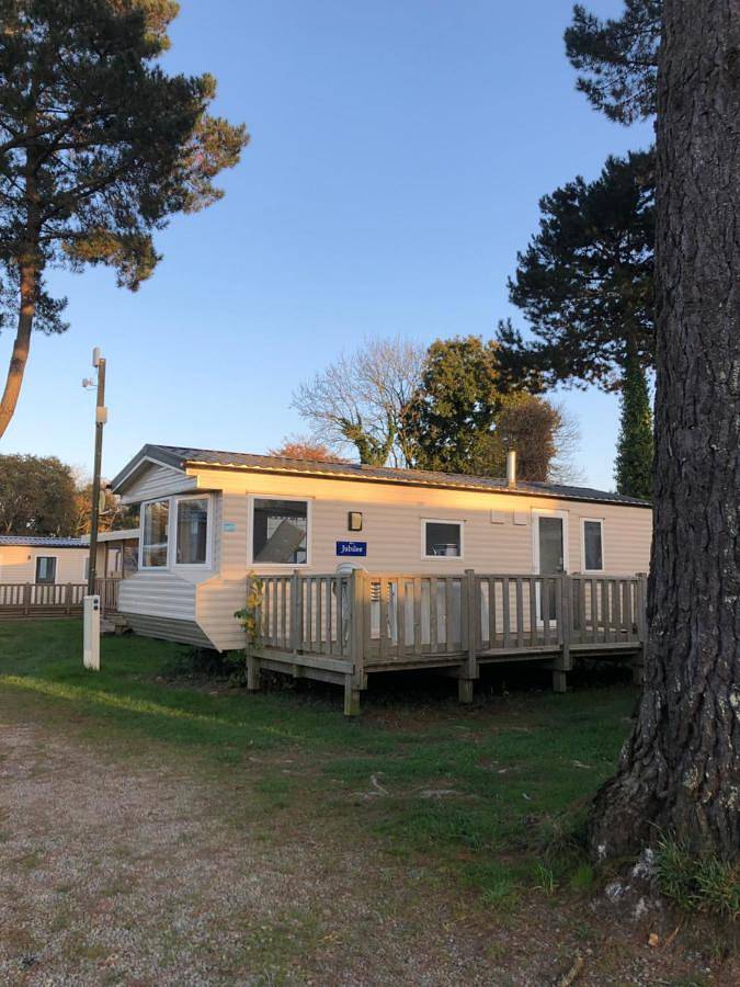 Camping pour 4 personnes, avec piscine ainsi que terrasse et jardin, animaux acceptés