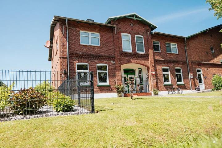 Ferienwohnung für 4 Personen, mit Terrasse und Garten sowie Ausblick in Steenfeld