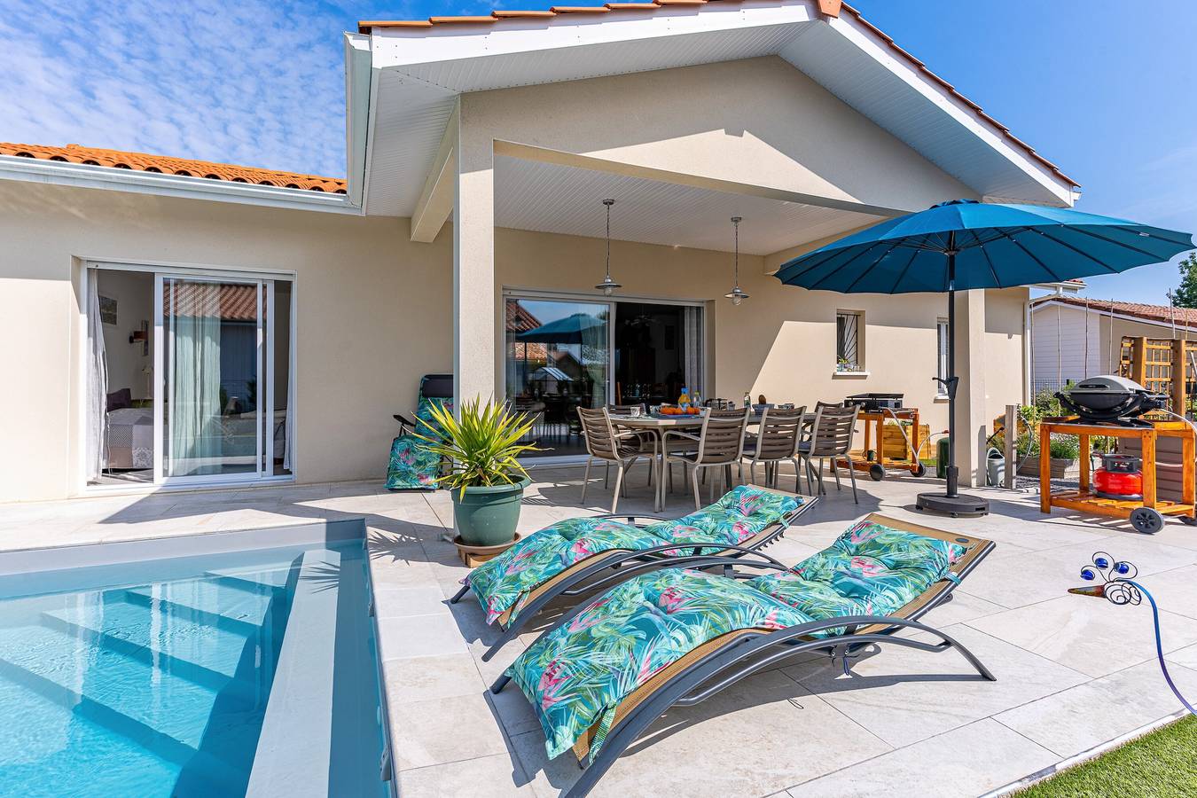 Bonita villa a 500 m del lago con piscina y aire acondicionado in Gastes, Côte d’Argent