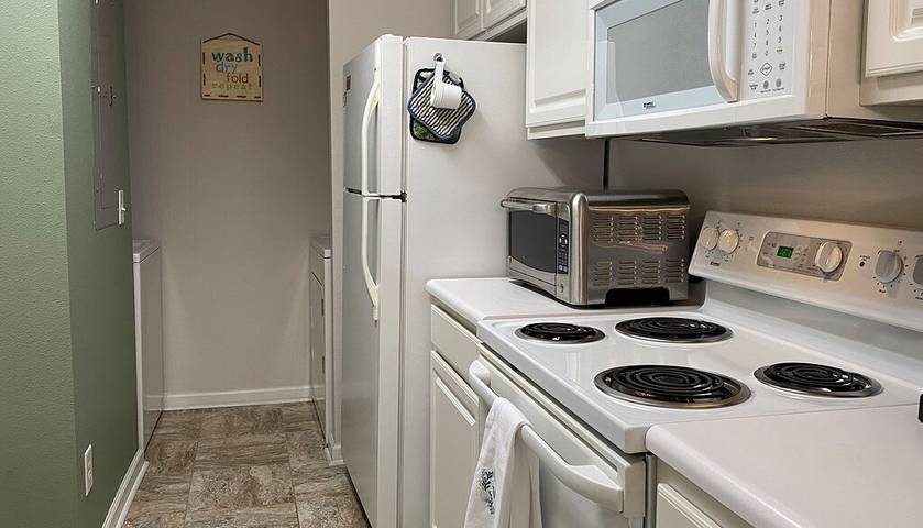 Vacation rental for 8 people, with yard and pool as well as hot tub and terrace in Pawleys Island