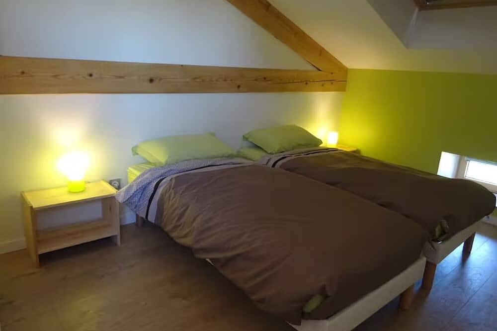 Gîte « Airellier Du Pilat » avec vue montagne, terrasse privée et Wi-Fi in Marlhes, Parc Naturel Régional du Pilat
