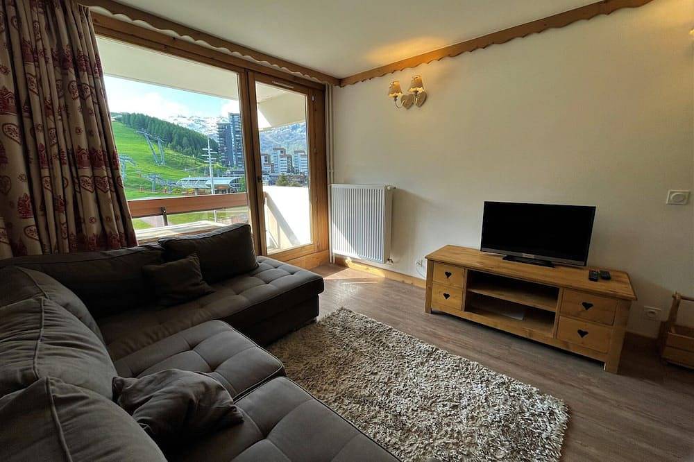 Entire apartment, Cozy 3-room apartment for 6 in Les Menuires with balcony, renovated, ski locker, and baby amenities in Les Menuires, Saint-Martin-de-Belleville