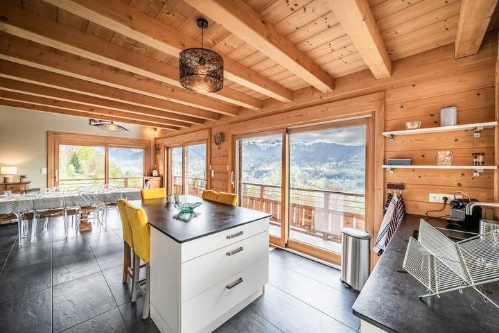 Chalet 'Célestine 7 Bedrooms - Sauna' with Mountain View, Private Terrace and Wi-Fi in Verchaix, Bonneville region
