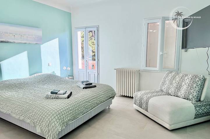 Location de vacances pour 16 personnes, avec jardin et terrasse, animaux acceptés dans Port des Oursinières - 2