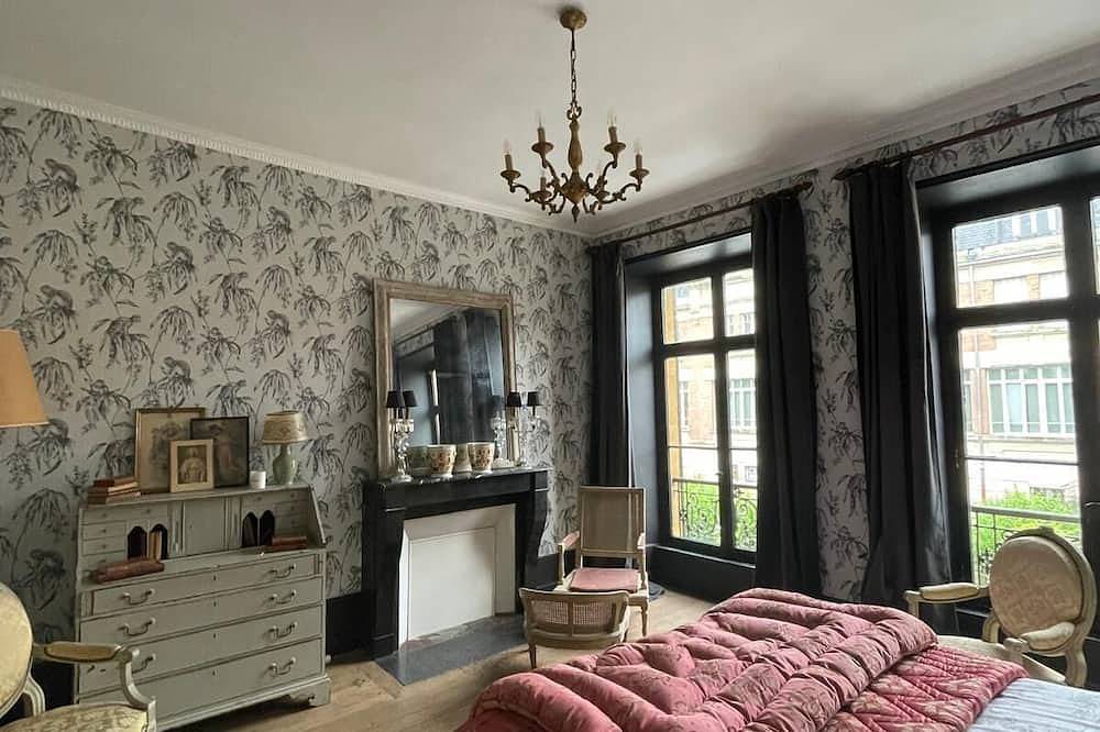 Manoir Blossom rénové, proche de Reims pour découvrir la Champagne-Ardennes. in Vouziers, Ardennes