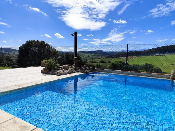 Ferienhaus für 10 Personen, mit Ausblick und Pool sowie Garten - 1
