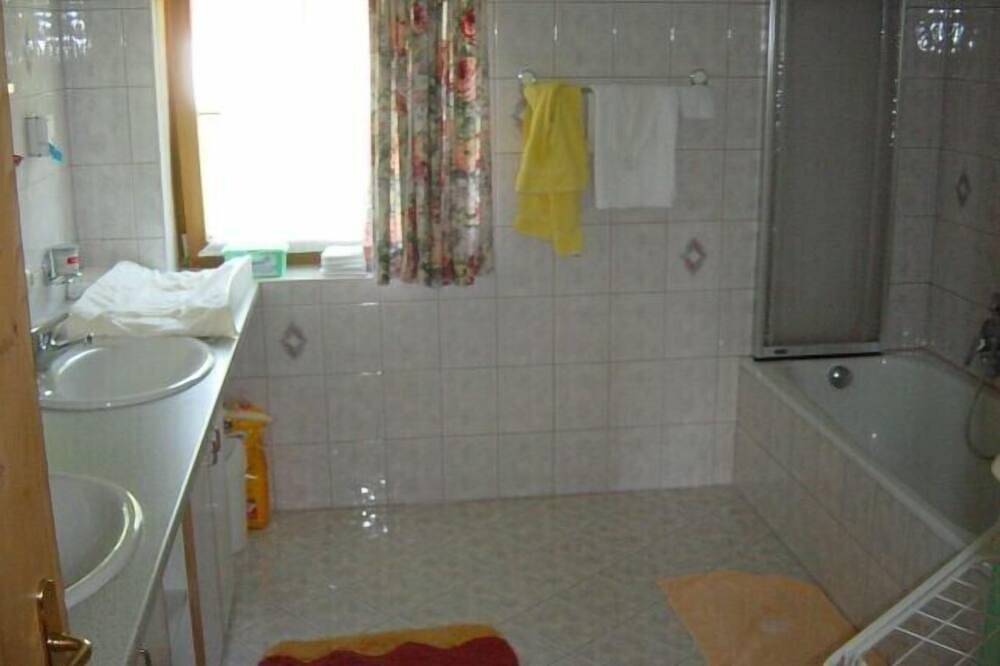 Ganze Wohnung, Große Ferienwohnung (96 m²) mit Balkon in Au, Bregenzerwald