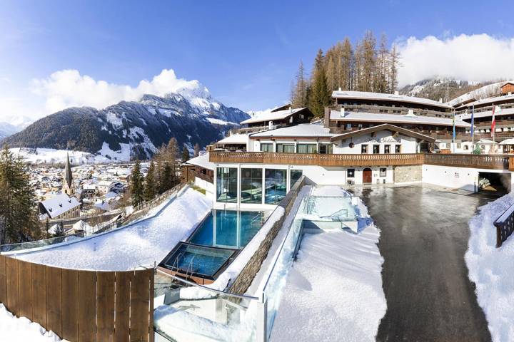 Ferienwohnung für 6 Personen, mit Balkon und Whirlpool sowie Kinderpool und Sauna