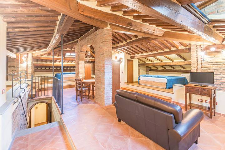 Appartamento intero, Appartamento 'Ambra' con piscina condivisa, Wi-Fi e aria condizionata in San Miniato, Pisa e dintorni
