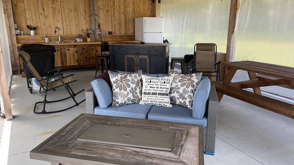 Allagash Elevated Escape • Cedar Hot Tub • Outdoor Entertaining • Riverfront in Aroostook County