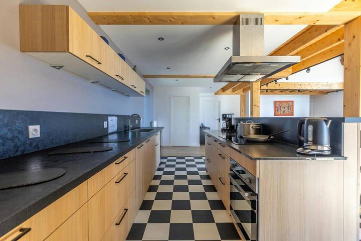 Location de vacances pour 12 personnes, avec terrasse et jardin à Rochefort-Montagne - 3