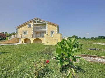 Gîte pour 11 personnes, avec jardin dans Horsarrieu