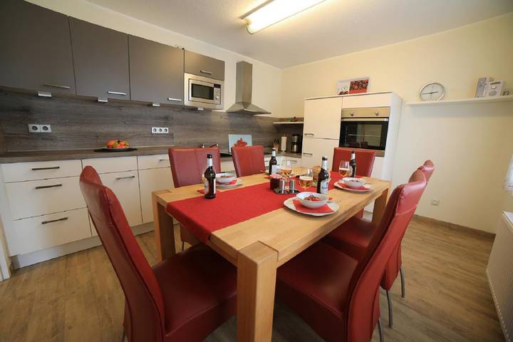 Ferienhaus für 6 Personen, mit Balkon/Terrasse und Terrasse, kinderfreundlich im Sauerland - 3