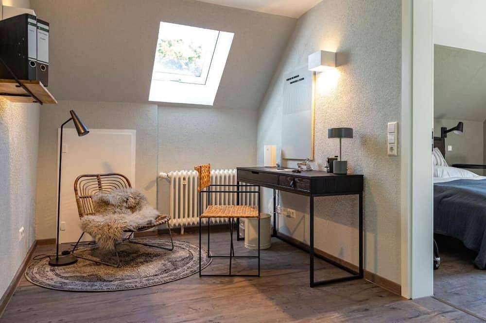 Ferienhaus auf dem Land mit Kamin, Sauna, atemberaubenden Blick ins Tal, mehrere Terrassen, 1500qm Grundstück 1,6m hoch eingezäunt. in Gerabronn, Hohenlohe