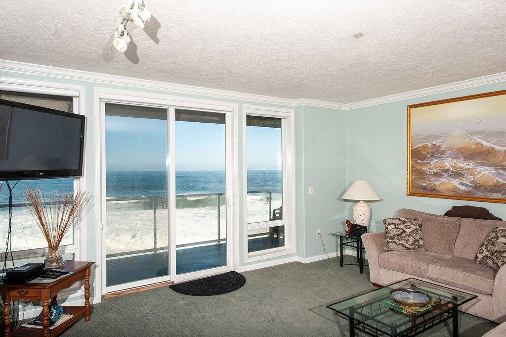 Ganze Wohnung, * Promo!* Atemberaubende Oceanfront Condo, Wifi, Hdtv, Whirlpool, Innenpool und vieles mehr! in Depoe Bay, Lincoln County (OR)