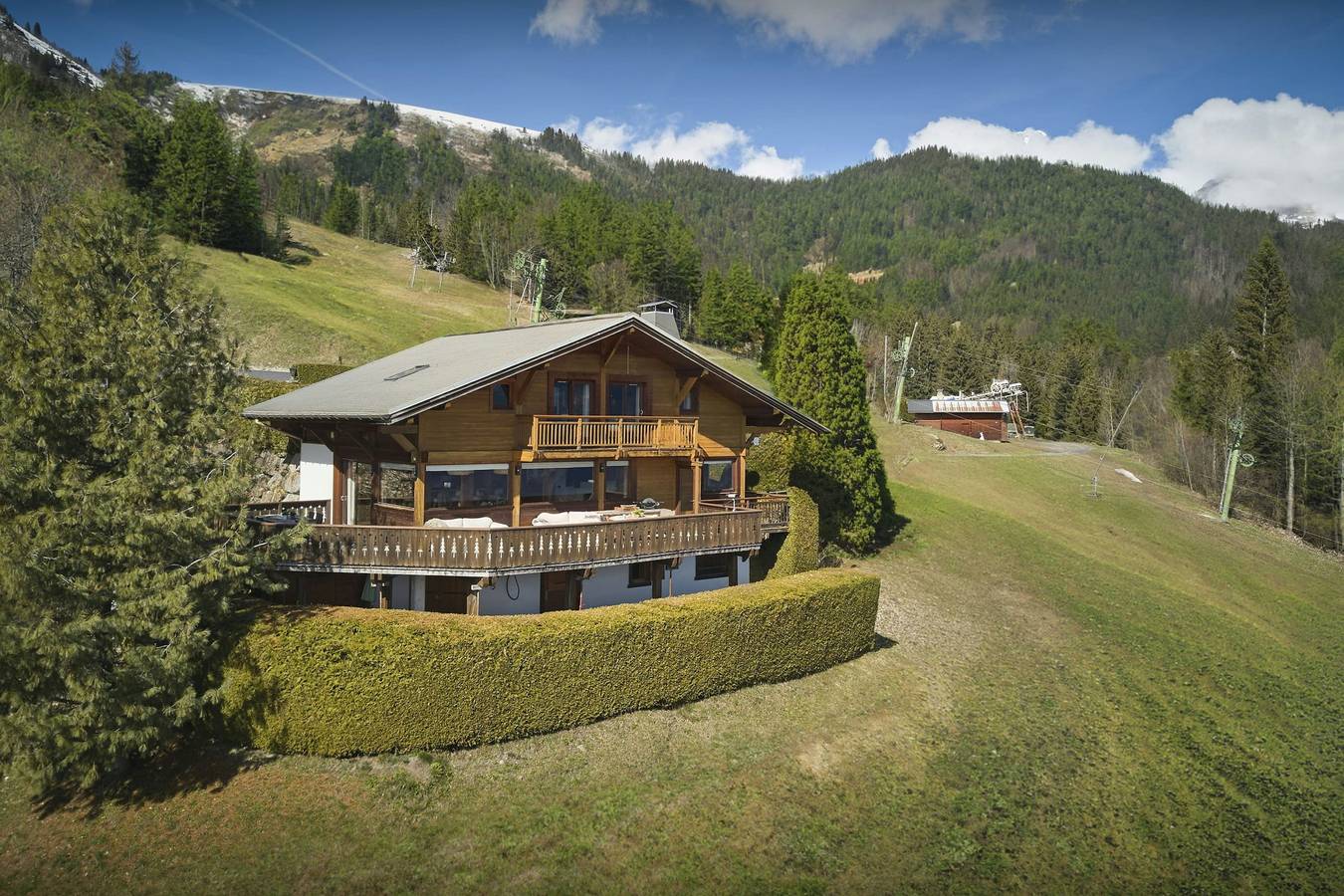 Ski-in ski-out chalet for 12 with Mont Blanc views - Ovo Network in Cordon, Pays du Mont-Blanc