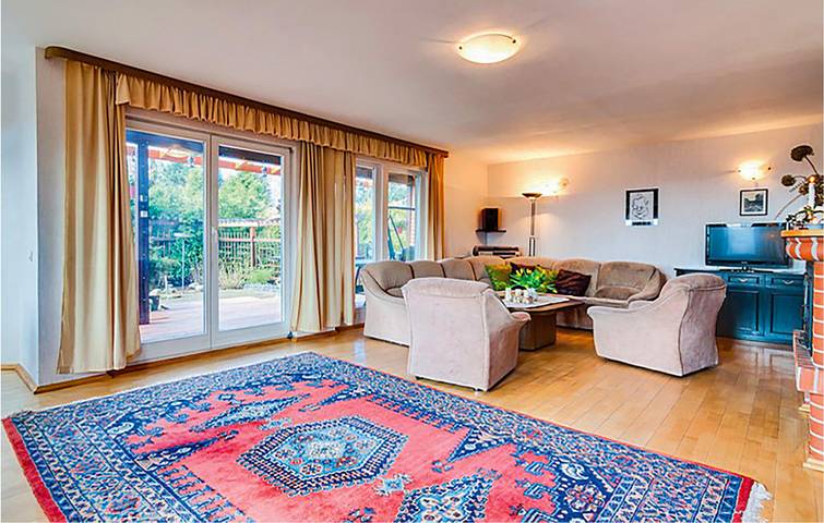 Holiday home for 8 people with terrace in Kołobrzeg, Baltic Sea Pomerania