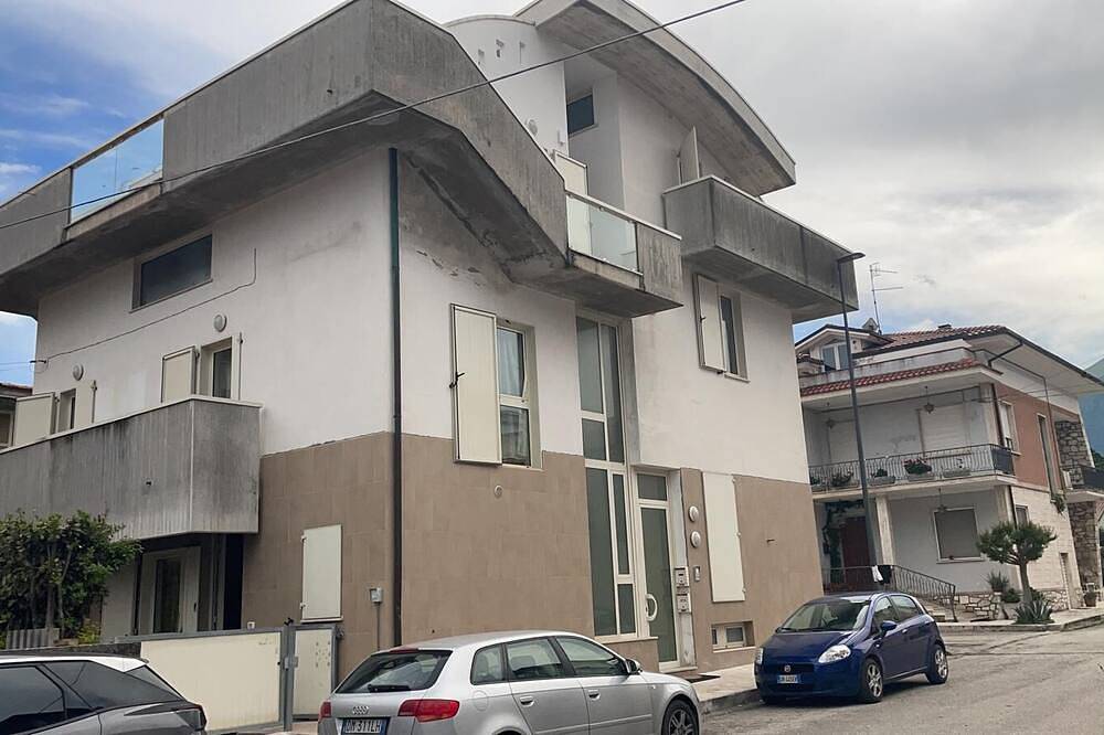 Entire apartment, Flowers apartments A in Sant'Egidio alla Vibrata, Teramo Province