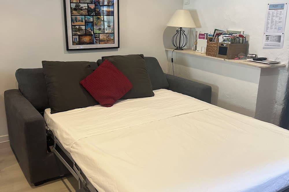 Appartement entier, Appartement dans villa de charme avec piscine. in Caveirac, Région de Nîmes