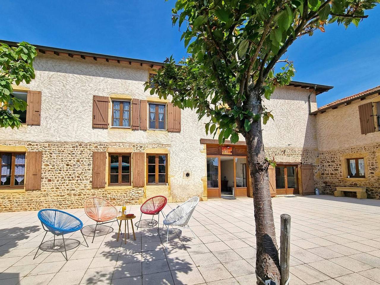 Maison paisible avec animaux admis - 15 pers. in Saint-Hilaire-sous-Charlieu, Région de Roanne