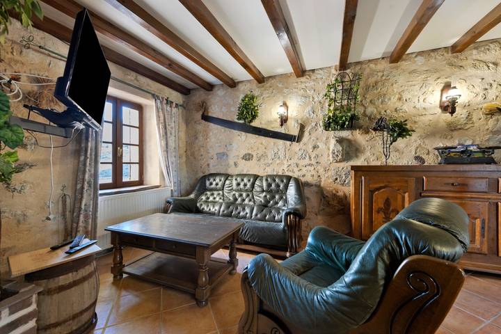 Landhaus 'Maison À La Campagne' mit Seeblick, privatem Pool und WLAN in Saint-Vallier, Charente