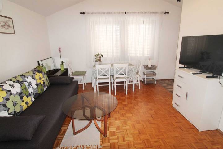 Ganze Wohnung, Gemütliches 1-Zimmer-Apartment mit Parkplatz in Premantura, Südküste Istrien