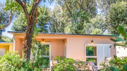 Bungalow für 4 Personen, mit Terrasse und Pool in San Vincenzo