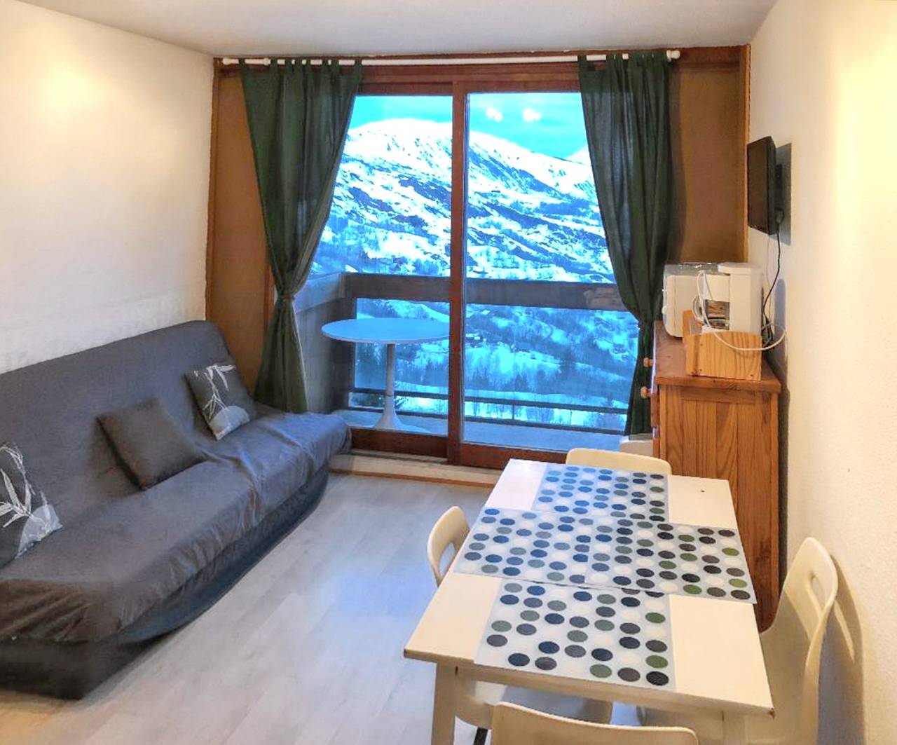 Entire apartment, Comfortable apartment in Le Corbier of 22 m² with balcony in Le Corbier, Villarembert