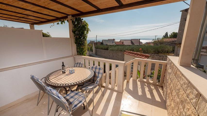 Ferienwohnung für 3 Personen, mit Terrasse in Bol