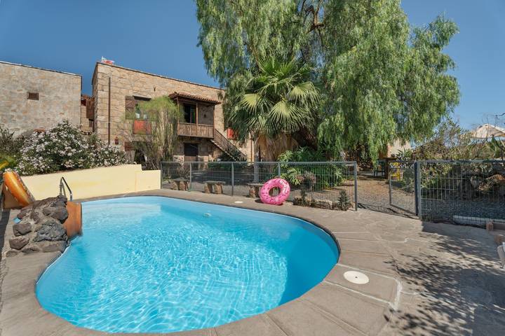 Hel lejlighed, Vacation Apartment 'Tosca' with Sea View, Shared Pool and Wi-Fi in Granadilla de Abona, Tenerife syd